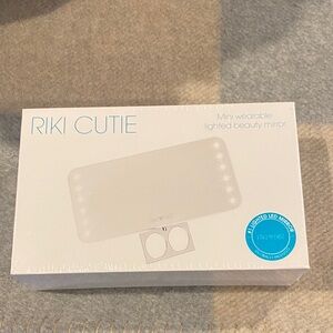 Riki Cutie Lighted Beauty Mirror White